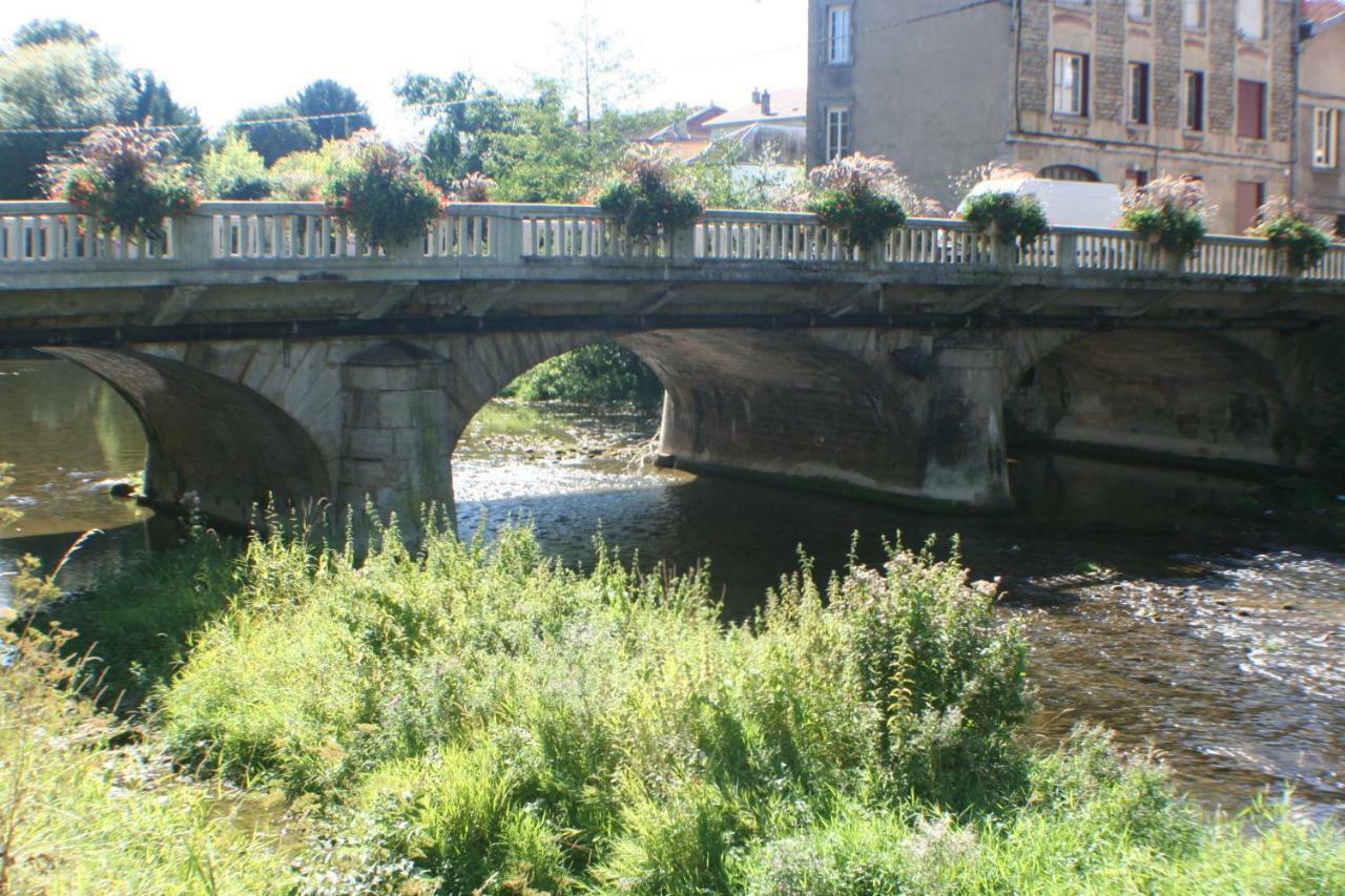 Apartamento Les Ponts De L'Ornain Bar-le-Duc Exterior foto